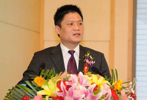 NG体育集团董事长杨冰之在第二届全国政务服务论坛塈政务服务国际博览会上做“政务大数据发展阶段与挑战”主题演讲