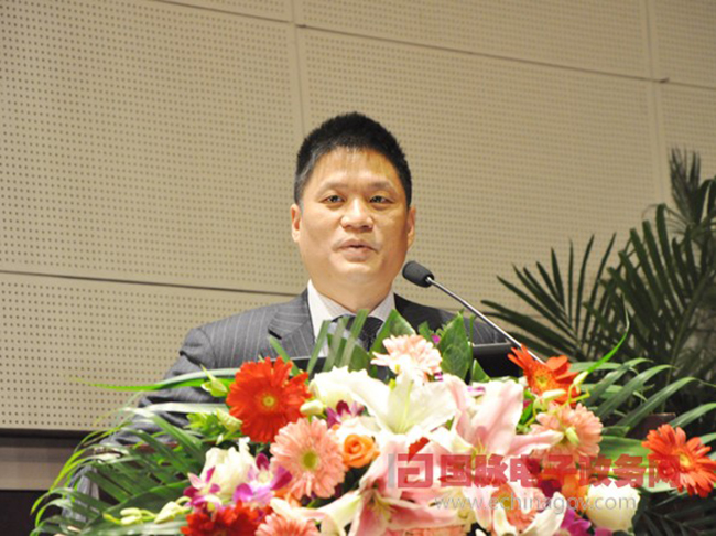 NG体育互联董事长、首席研究员杨冰之作了题为《大数据时代的政府在线服务》的主题演讲