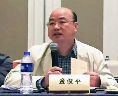 在2016中国（青海）“互联网+政务”创新趋势研讨会上，江西省信息中心主任金俊平就江西在推进“互联网+政务服务”过程中，针对集约化建设、政务云以及网站平台与移动端的融合等方面进行了发言